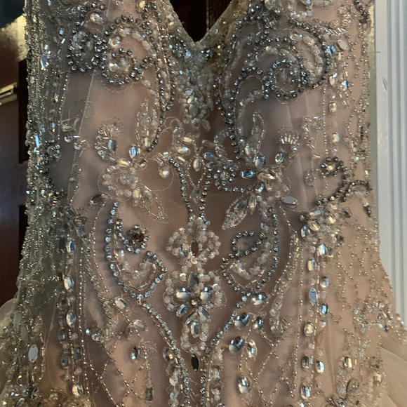 Quinceanera dress, some jewels are missing, Champagne colored - Picture 6 of 8